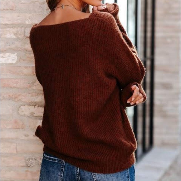 ✨HP✨ Vici Sweater - Picture 2 of 7